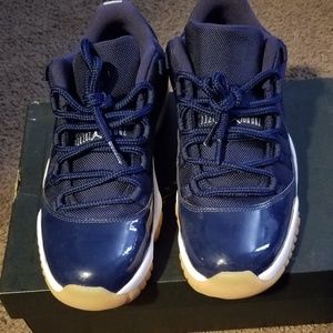 10.5 air Jordan retro low 11's